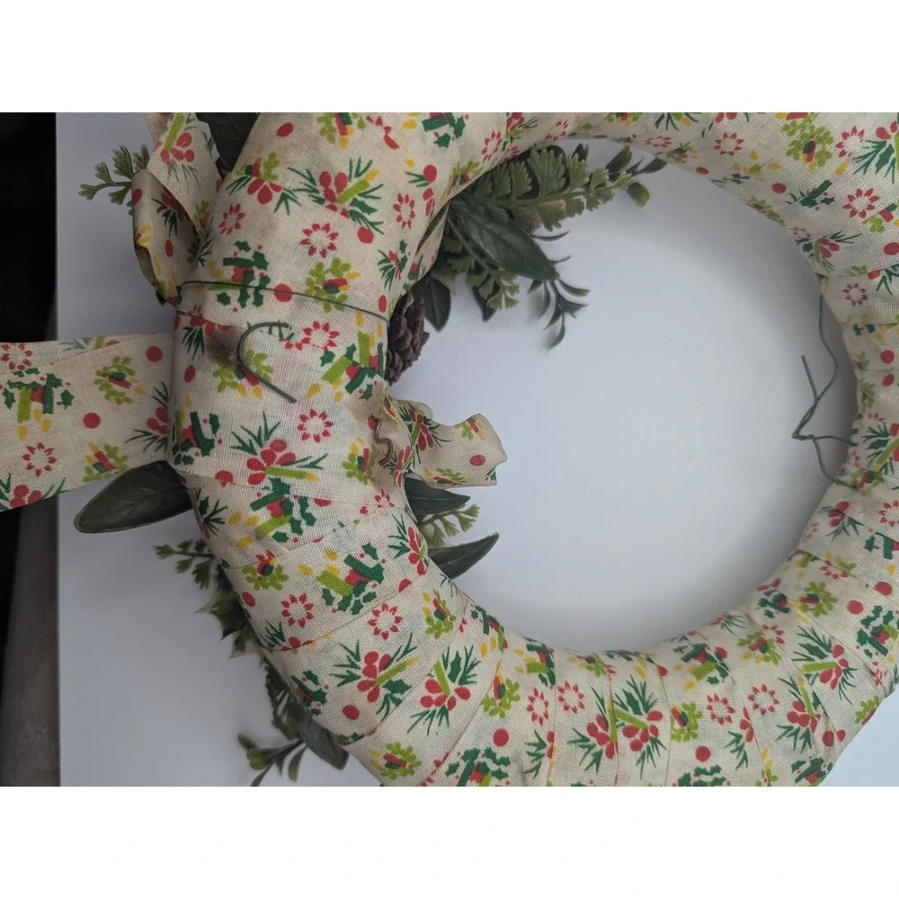 Vtg Fabric Wreath Floral Berry Holly Pinecone Christmas Holiday Home Decor‎ 10